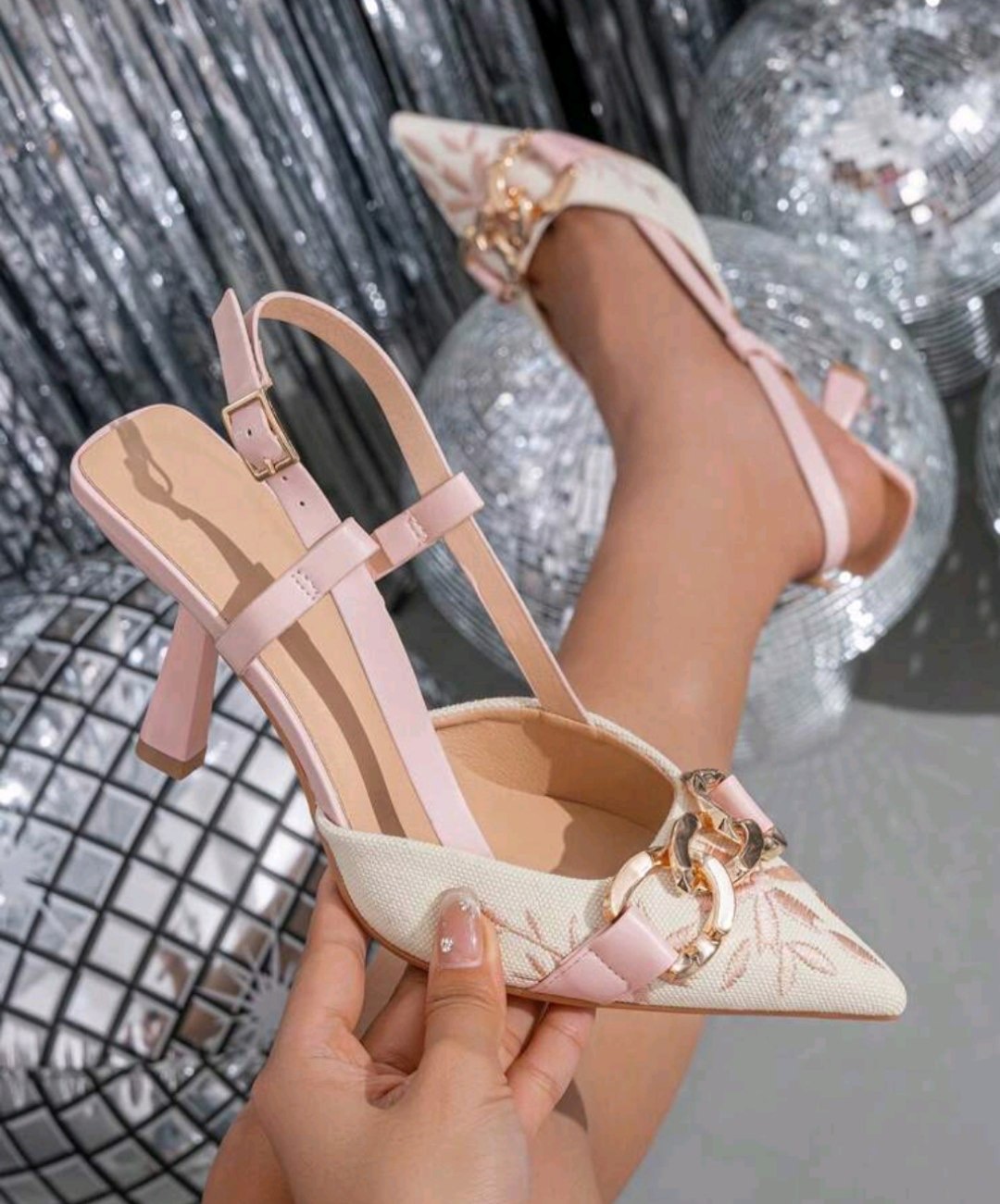 کفش زنانه گلدوزی پاشنه نازک
