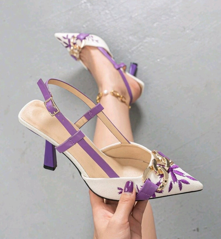 کفش زنانه گلدوزی پاشنه نازک